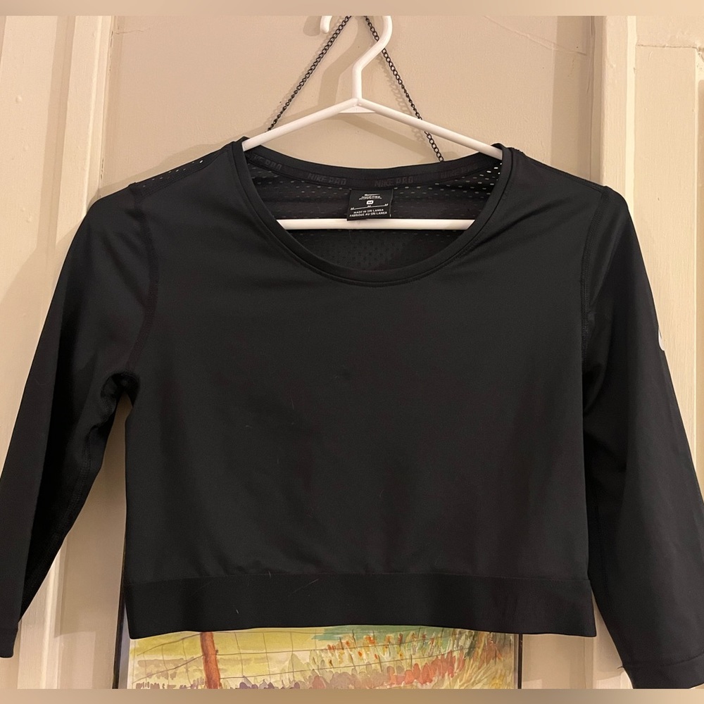 Nike cropped workout top